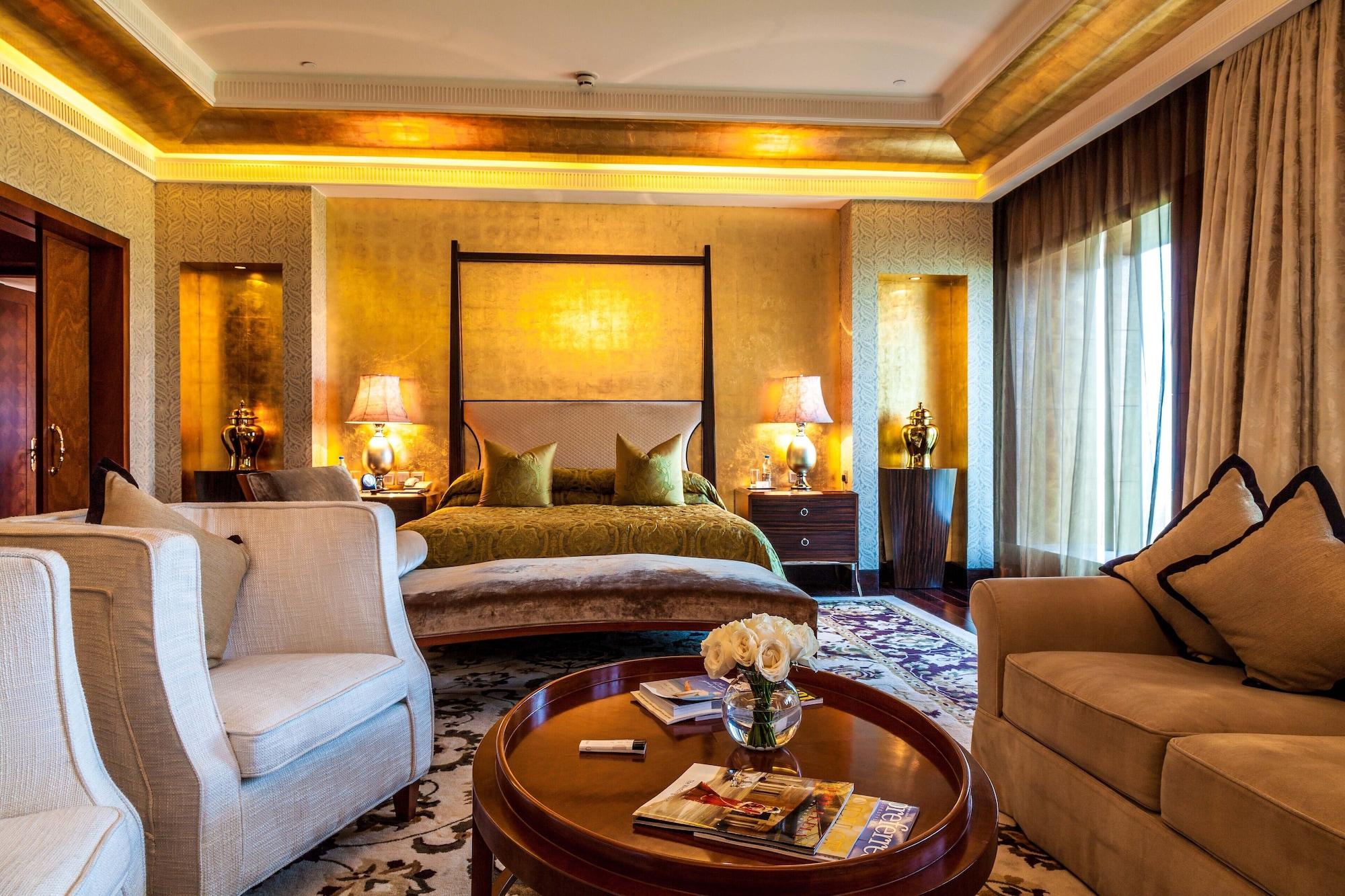 The Leela Ambience Gurugram Hotel & Residences - The Luxury Urban Sanctuary Gurgáon Exteriér fotografie A suite at the Taj Mahal Palace