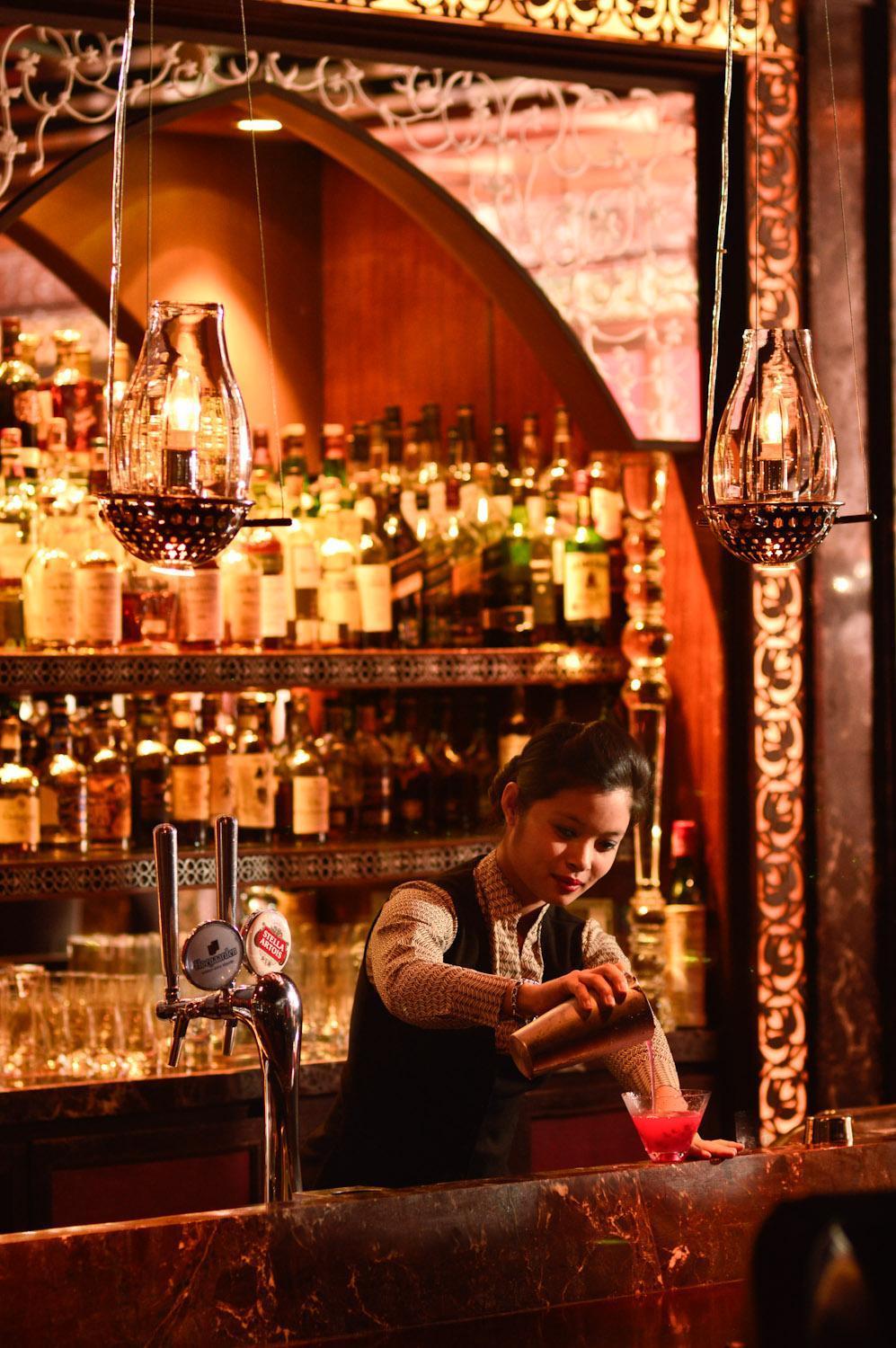 The Leela Ambience Gurugram Hotel & Residences - The Luxury Urban Sanctuary Gurgáon Exteriér fotografie The bar at the Monkey Bar