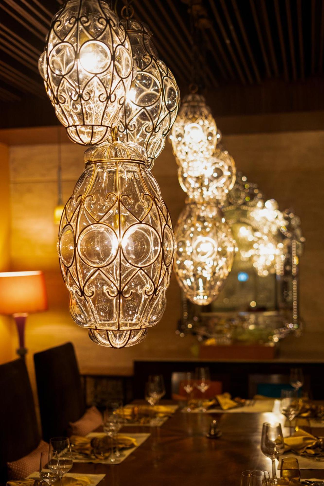 The Leela Ambience Gurugram Hotel & Residences - The Luxury Urban Sanctuary Gurgáon Exteriér fotografie A lamp