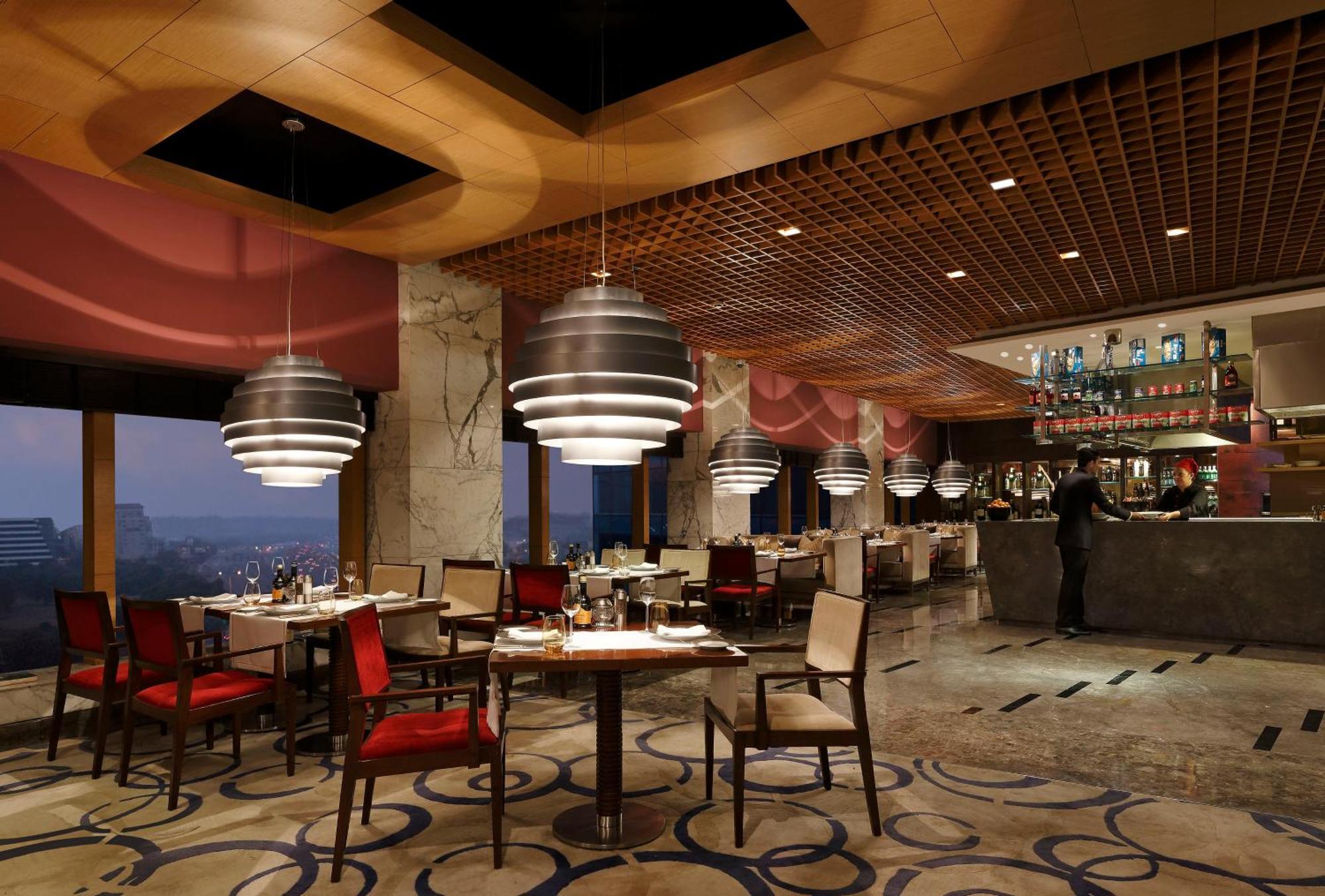 The Leela Ambience Gurugram Hotel & Residences - The Luxury Urban Sanctuary Gurgáon Exteriér fotografie The restaurant