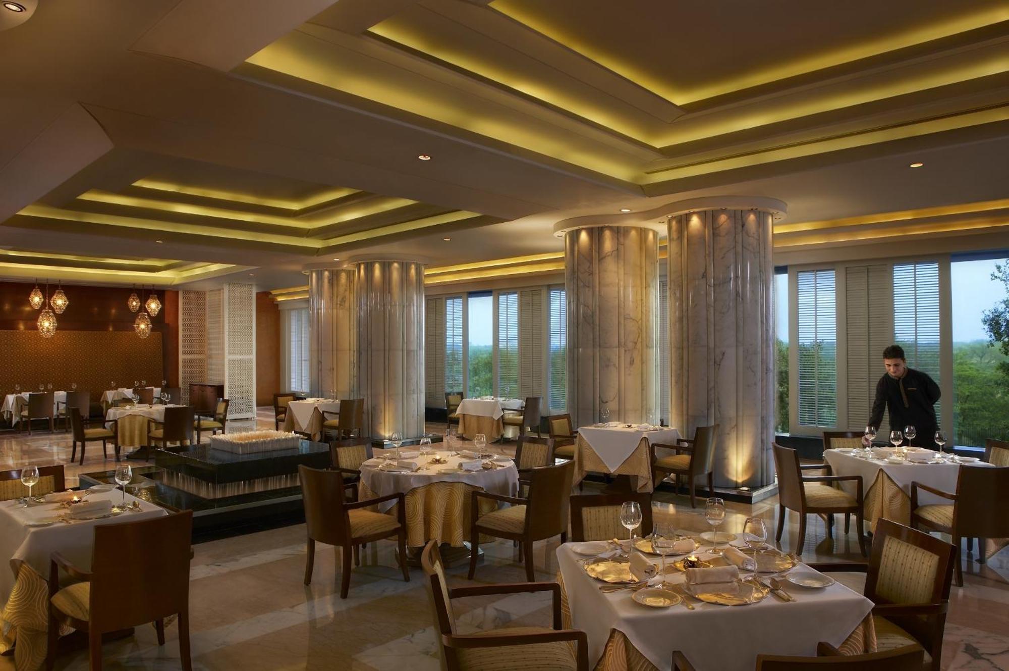 The Leela Ambience Gurugram Hotel & Residences - The Luxury Urban Sanctuary Gurgáon Interiér fotografie The restaurant