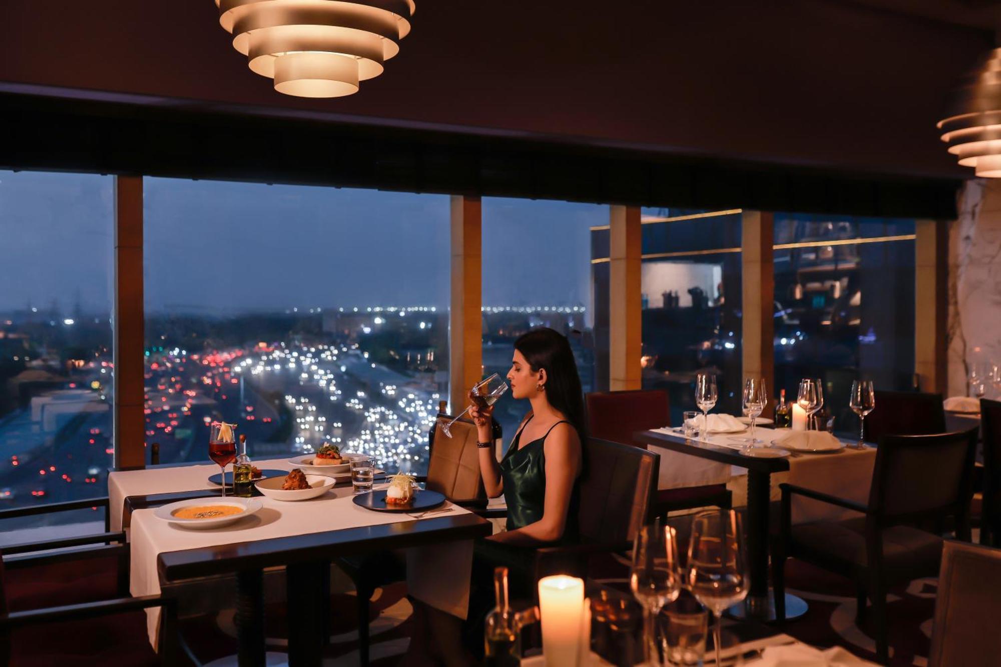 The Leela Ambience Gurugram Hotel & Residences - The Luxury Urban Sanctuary Gurgáon Exteriér fotografie The View