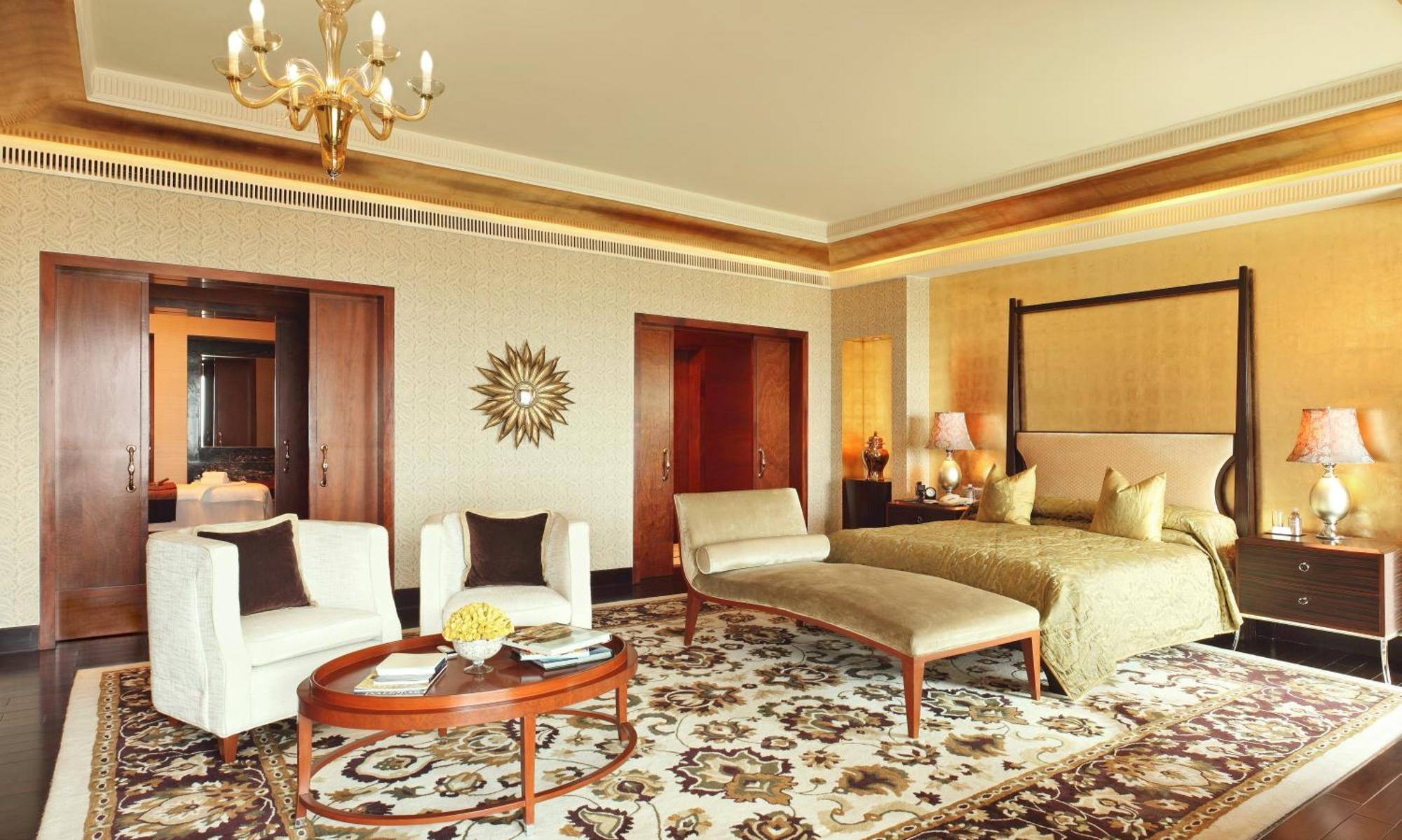 The Leela Ambience Gurugram Hotel & Residences - The Luxury Urban Sanctuary Gurgáon Exteriér fotografie A bedroom at the Taj Mahal Palace