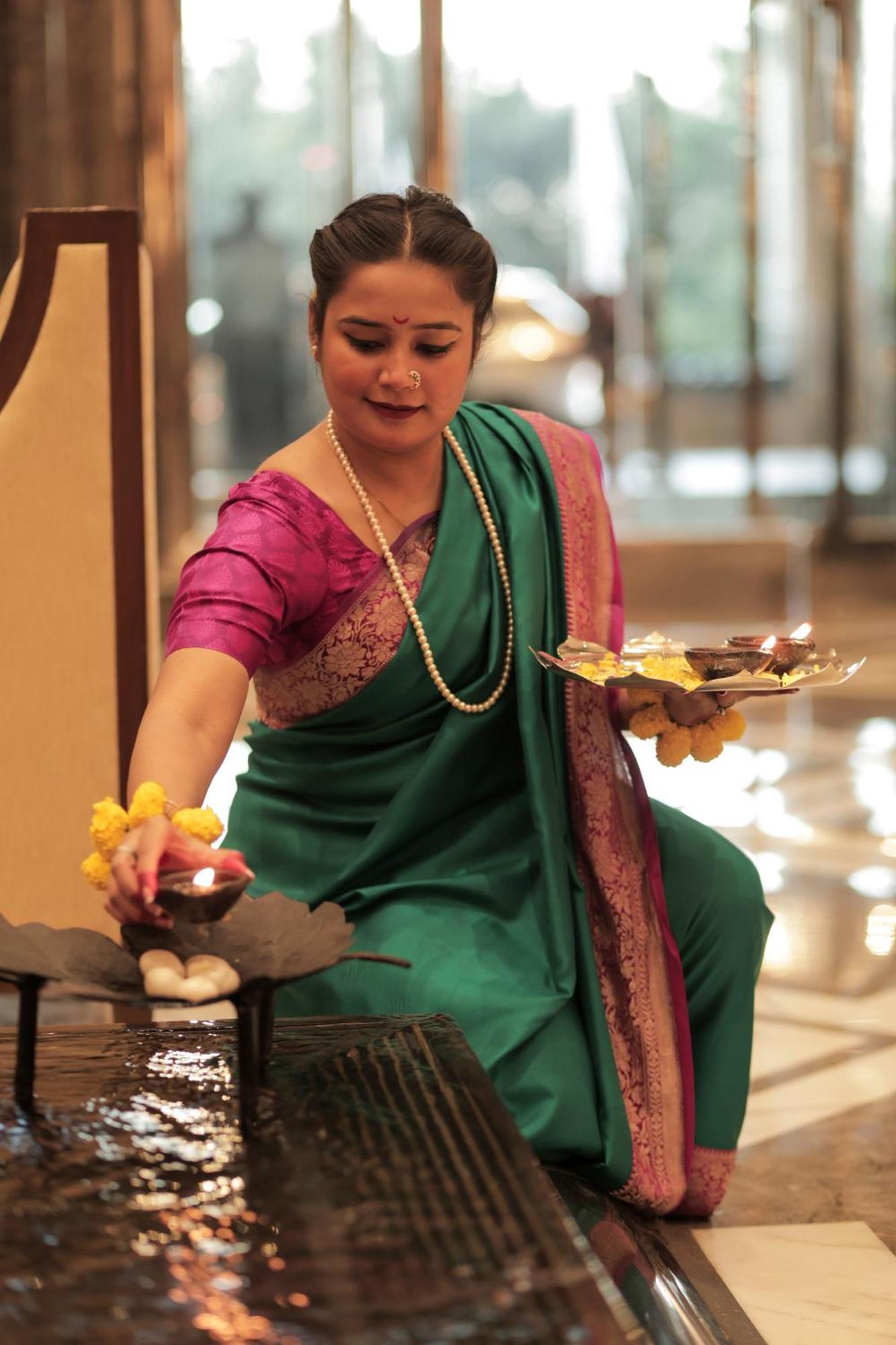 The Leela Ambience Gurugram Hotel & Residences - The Luxury Urban Sanctuary Gurgáon Exteriér fotografie Aarti being performed