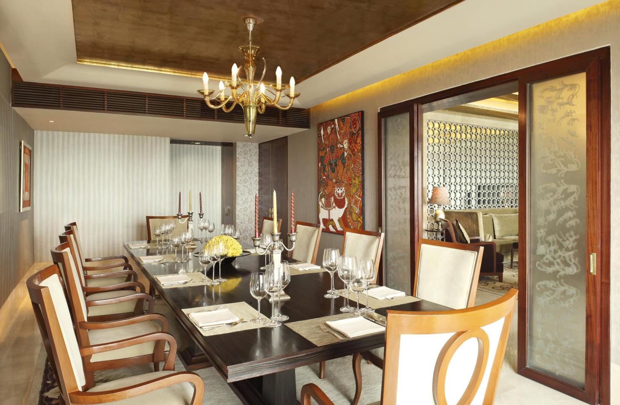 The Leela Ambience Gurugram Hotel & Residences - The Luxury Urban Sanctuary Gurgáon Exteriér fotografie A dining room