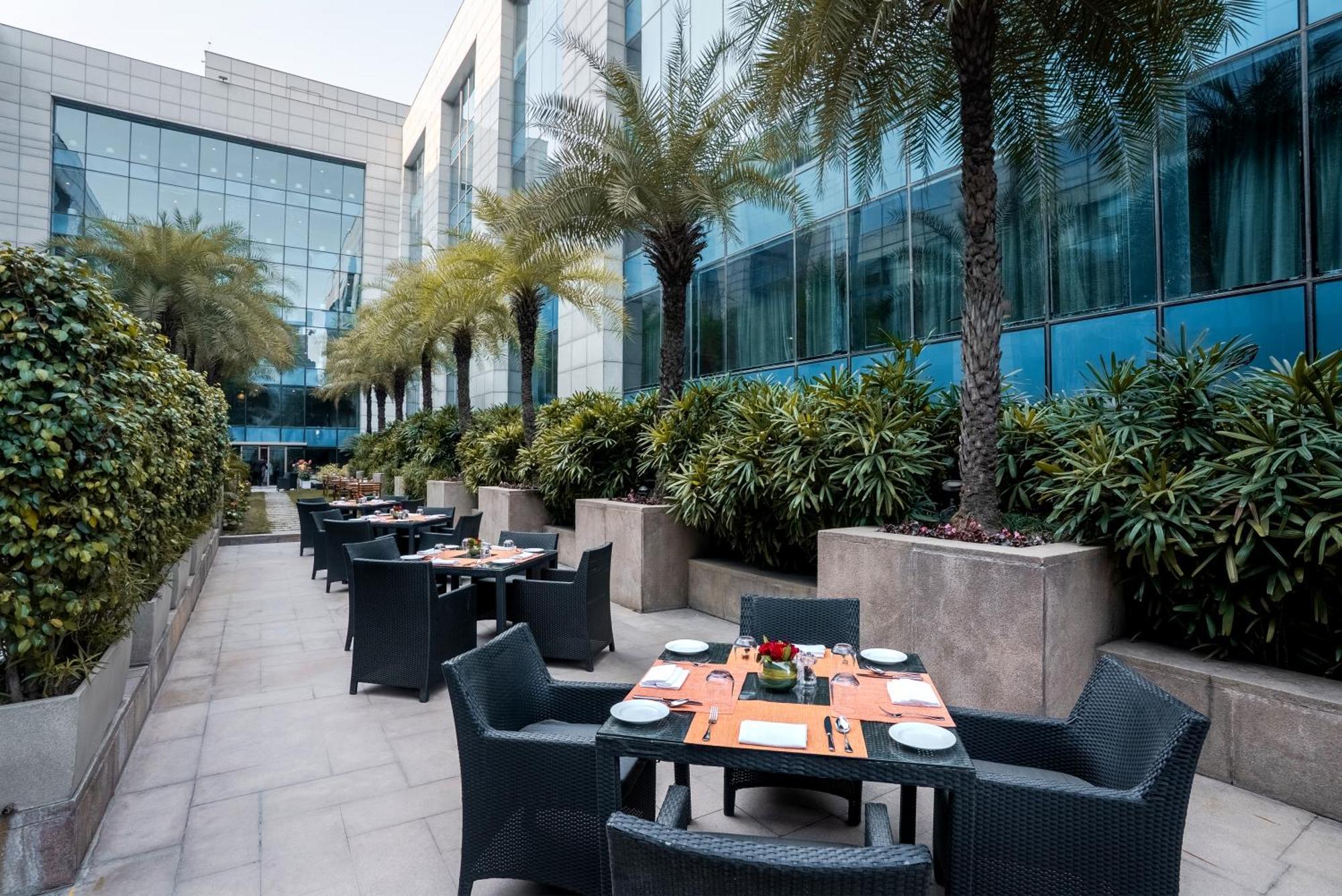 The Leela Ambience Gurugram Hotel & Residences - The Luxury Urban Sanctuary Gurgáon Exteriér fotografie The Park, New Delhi