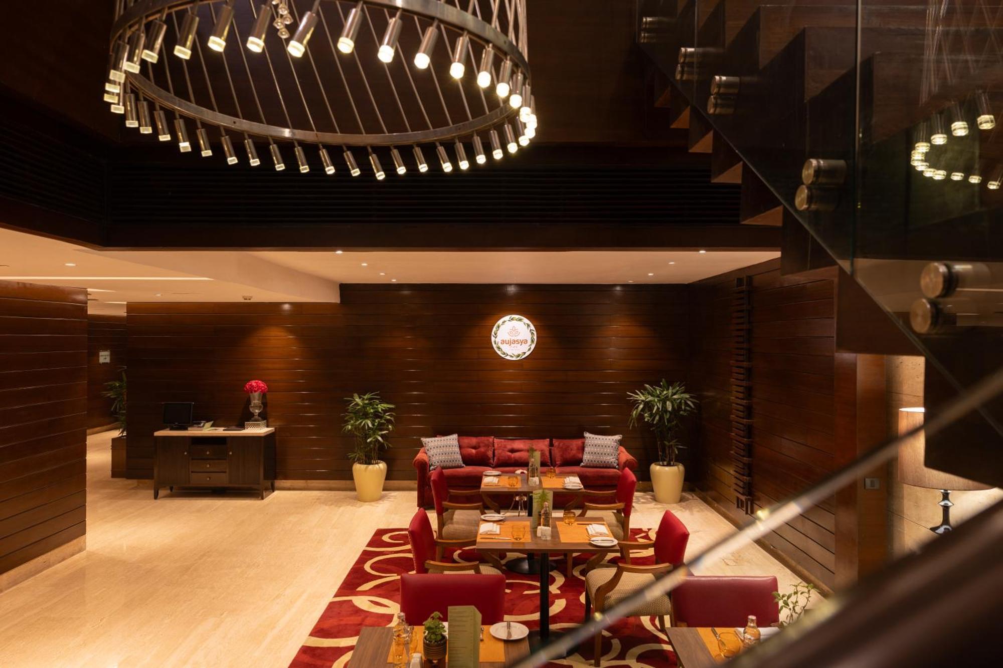 The Leela Ambience Gurugram Hotel & Residences - The Luxury Urban Sanctuary Gurgáon Exteriér fotografie Lobby