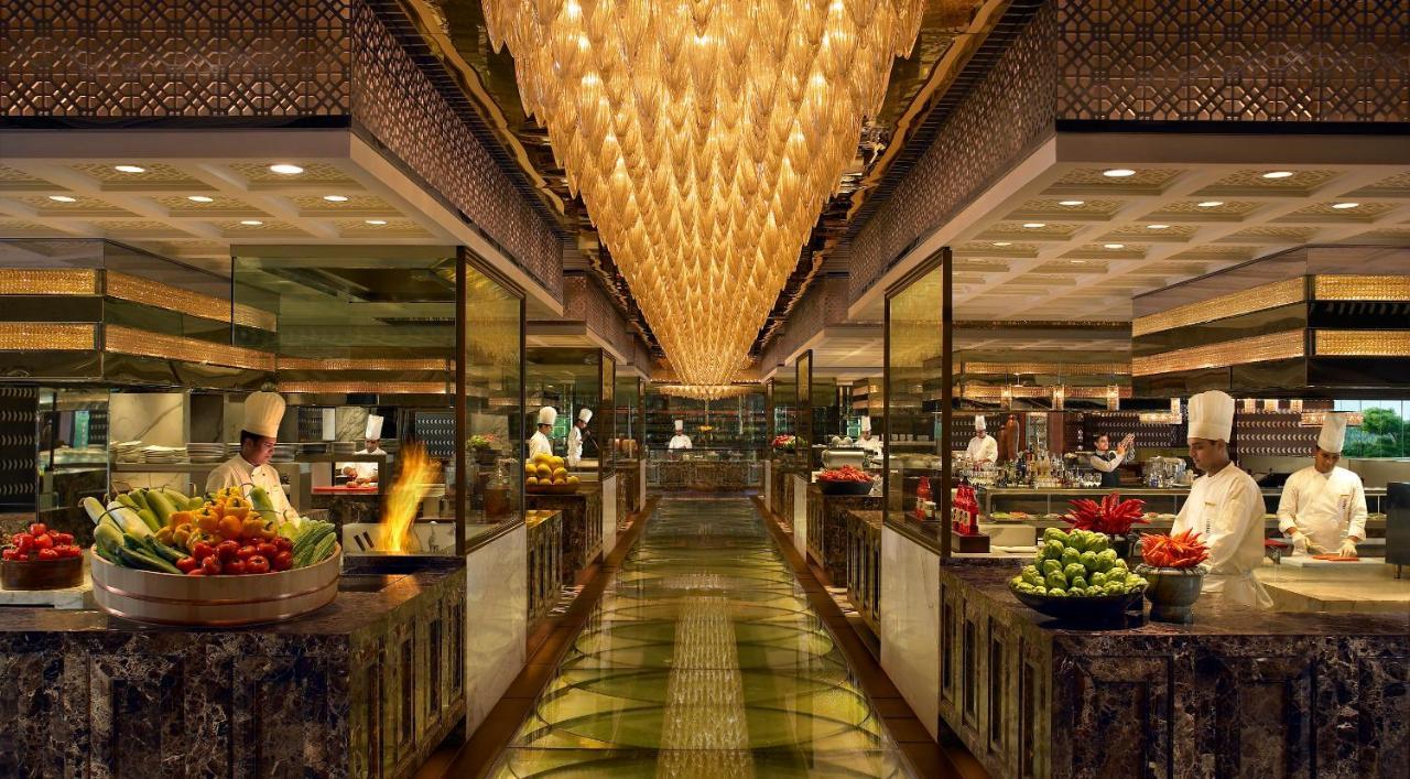The Leela Ambience Gurugram Hotel & Residences - The Luxury Urban Sanctuary Gurgáon Exteriér fotografie The Live Kitche